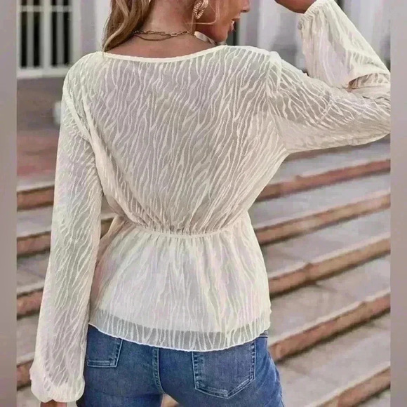 Plunging Neck Lantern Sleeve Peplum Blouse - Picture 5 of 10